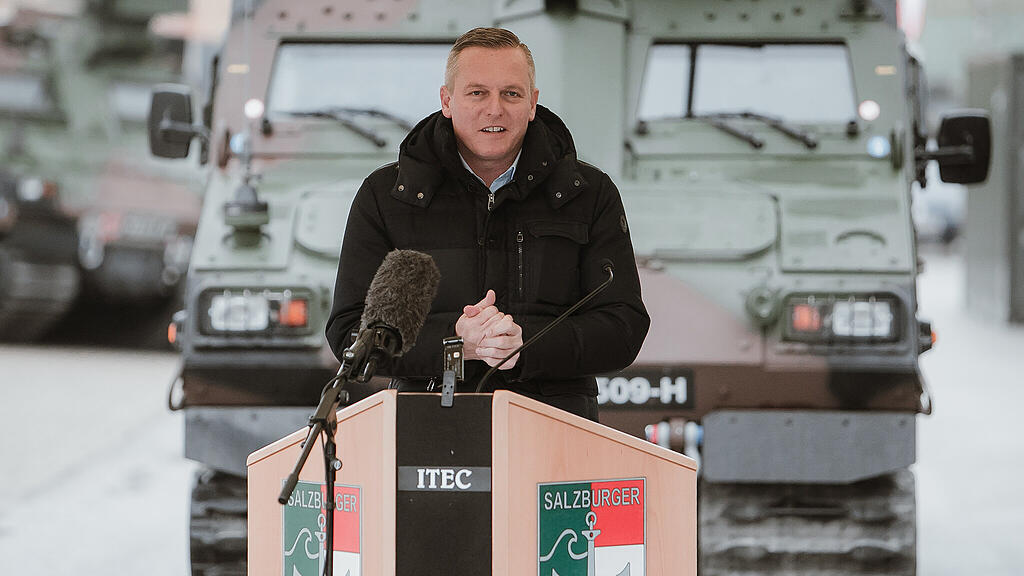 \u00dcbergabe neue Gefechtsfahrzeuge, I