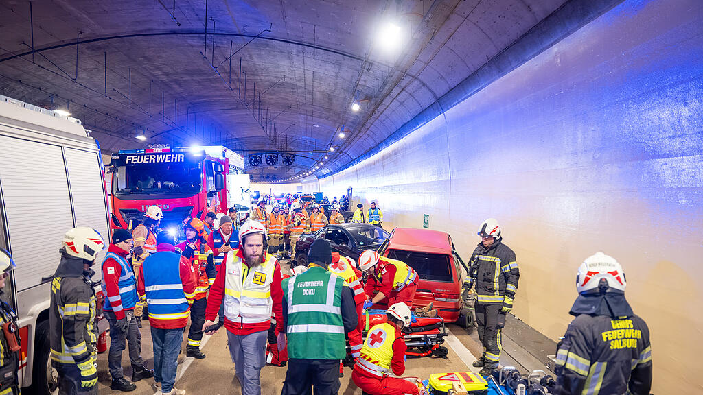 Große Einsatzübung im Lieferinger-Tunnel