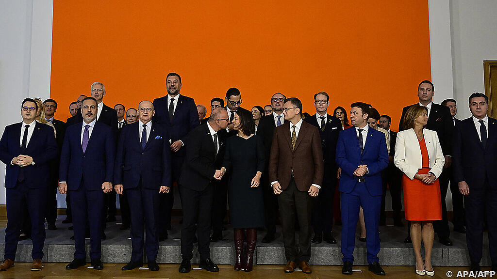 Familienfoto mit Grli? Radman und Baerbock in der ersten Reihe Mittte
