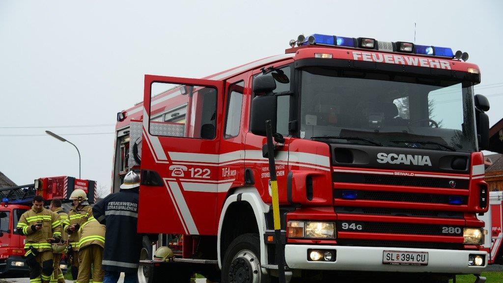 Holzschuppen in Brand