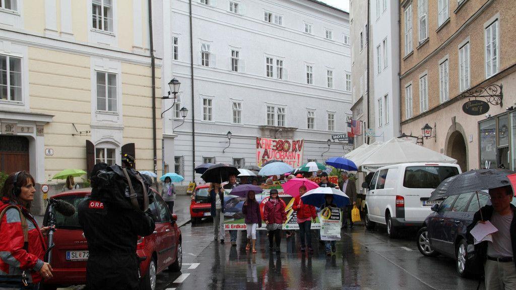 Demonstration 380 kv Mozartplatz