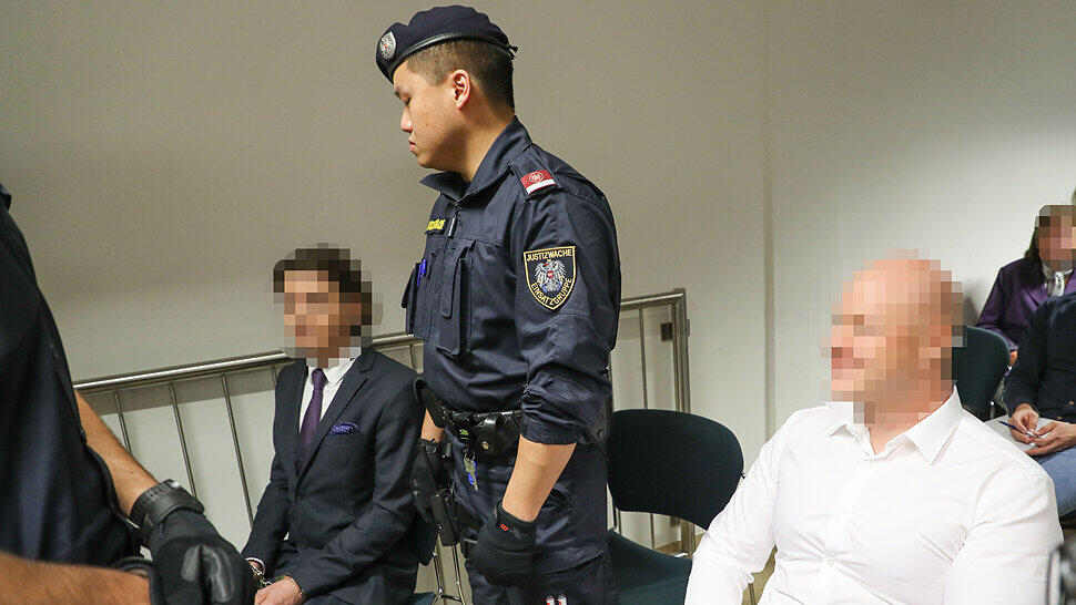 Die Angeklagten vor Gericht.