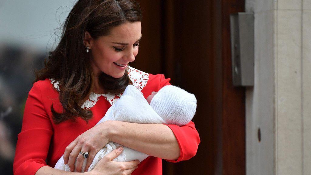 Prinz William und Herzogin Kate treten vor die Kameras