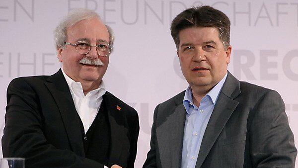 Ackerl übergab auf Regierungsebene an Entholzer