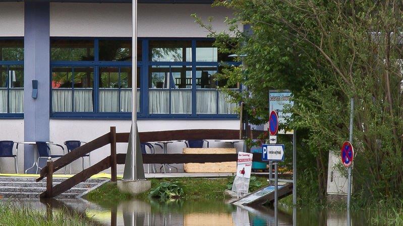Wallersee trat über Ufer