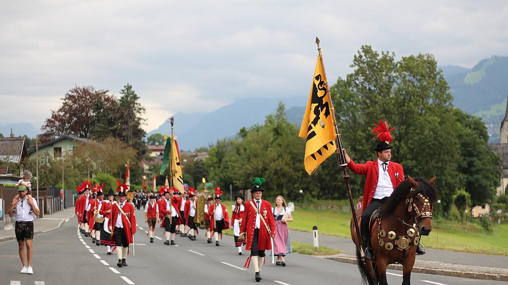 75 Jahre Trachtenverein  D\u00b4Puachstoana