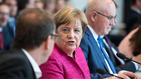 Merkel plant "Ankerzentren" für bereits registrierte Flüchtlinge