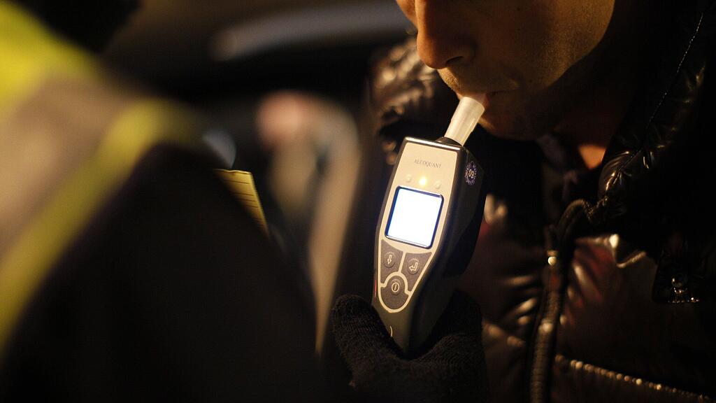 Die Polizei kassierte beide Führerscheine ein. (Themenbild)