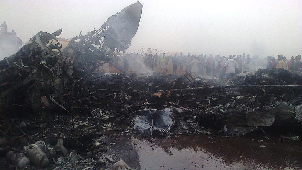 Flugzeug im Südsudan in Flammen