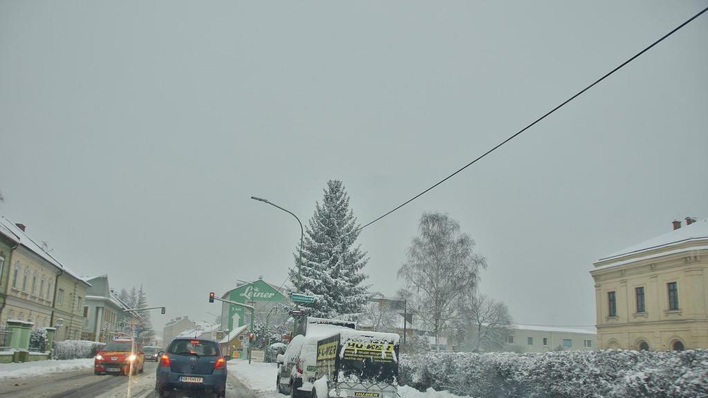 Schnee und Verkehrschaos auf den Straßen