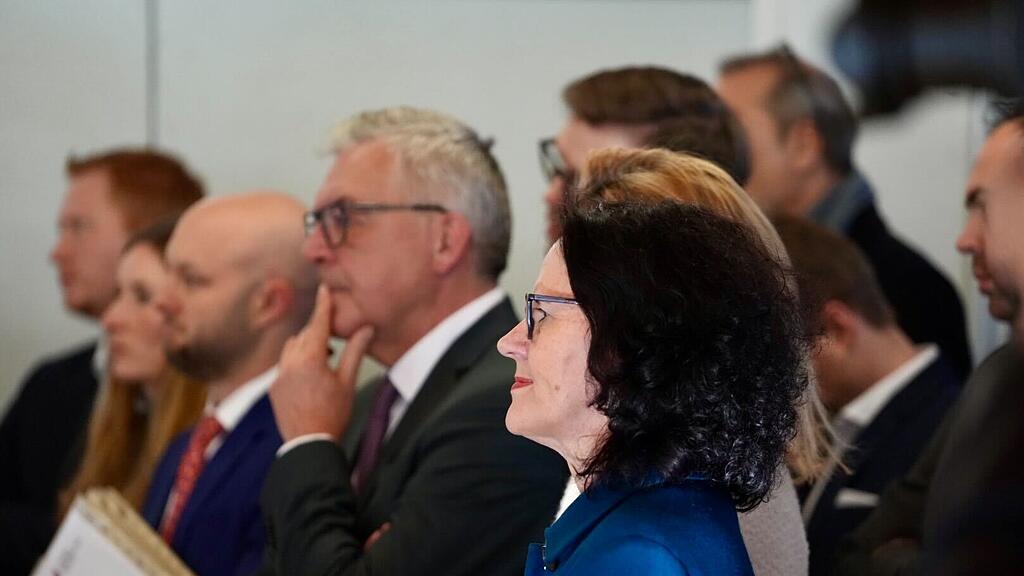 Haslauer tritt ab - Edtstadler folgt nach