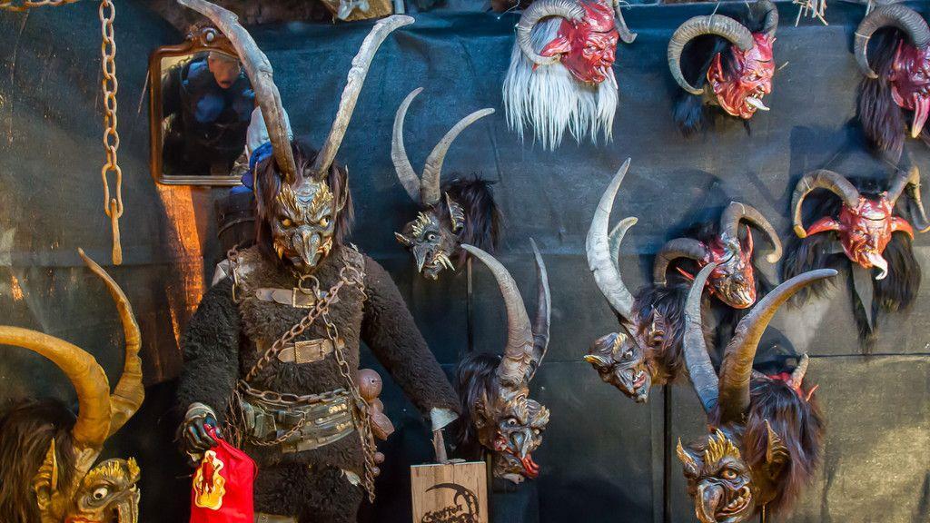 Maskenaustellung Hallein III