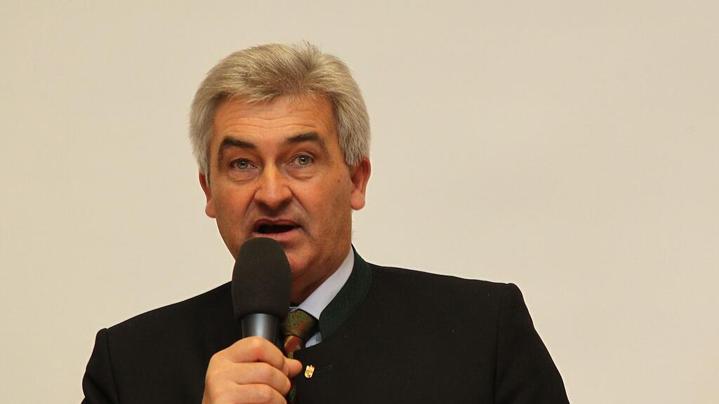 Um der heftigen Kritik an seinem Vorgehen etwas Wind aus den Segeln zu nehmen, entschuldigte sich Simon Illmer zu Beginn der Sitzung.