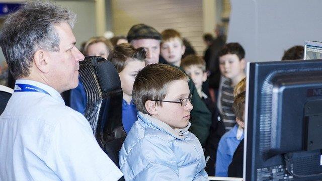 Flughafen: Warten aufs Christkind, II