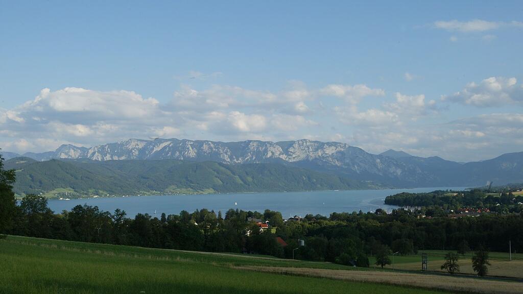 Der Attersee wäre einem Salzburger Segler beinahe zum Verhängnis geworden.