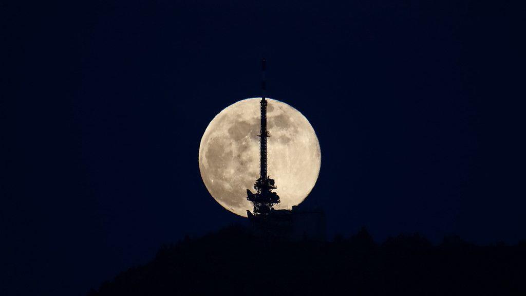Vollmond über Salzburg