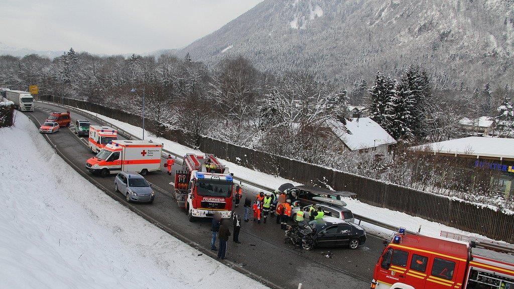 Schwerer Crash auf B20