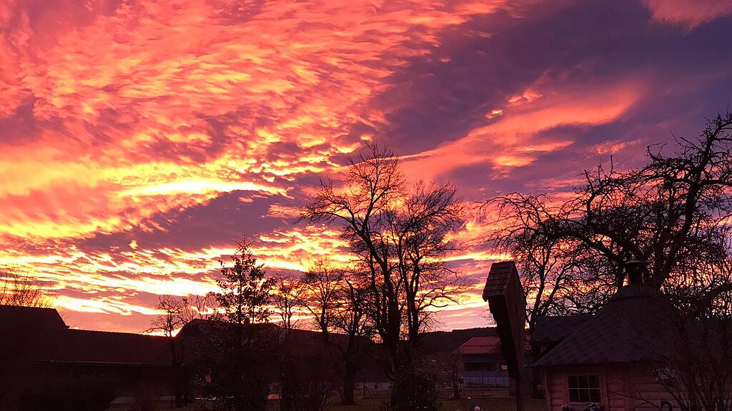 Wundersch\u00f6ner Sonnenaufgang \u00fcber Salzburg III