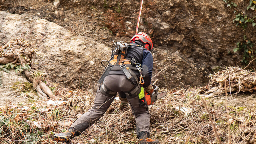 Bergputzer in der M\u00f6nchsbergwand im Einsatz