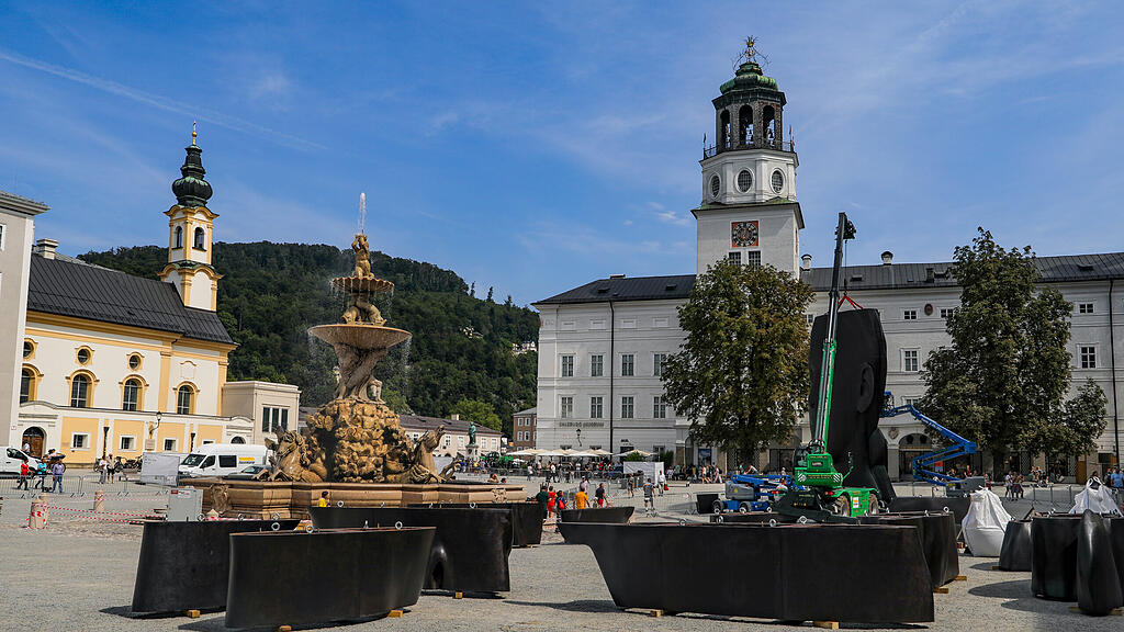 Letzter Frauenkopf am Residenzplatz wird abgebaut