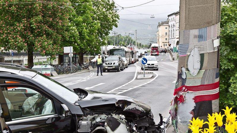 Auto crasht am Hanuschplatz