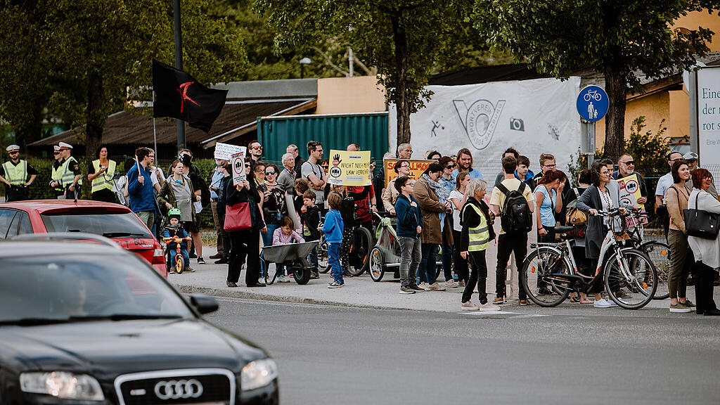 Demo - B\u00fcrgerinitiative f\u00fcr ein lebenswertes Schallmoos