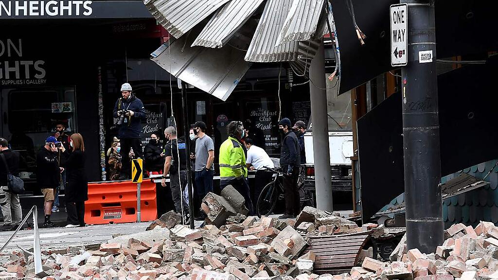 Bilder zeigen Trümmerteile in Einkaufsmeile von Melbourne