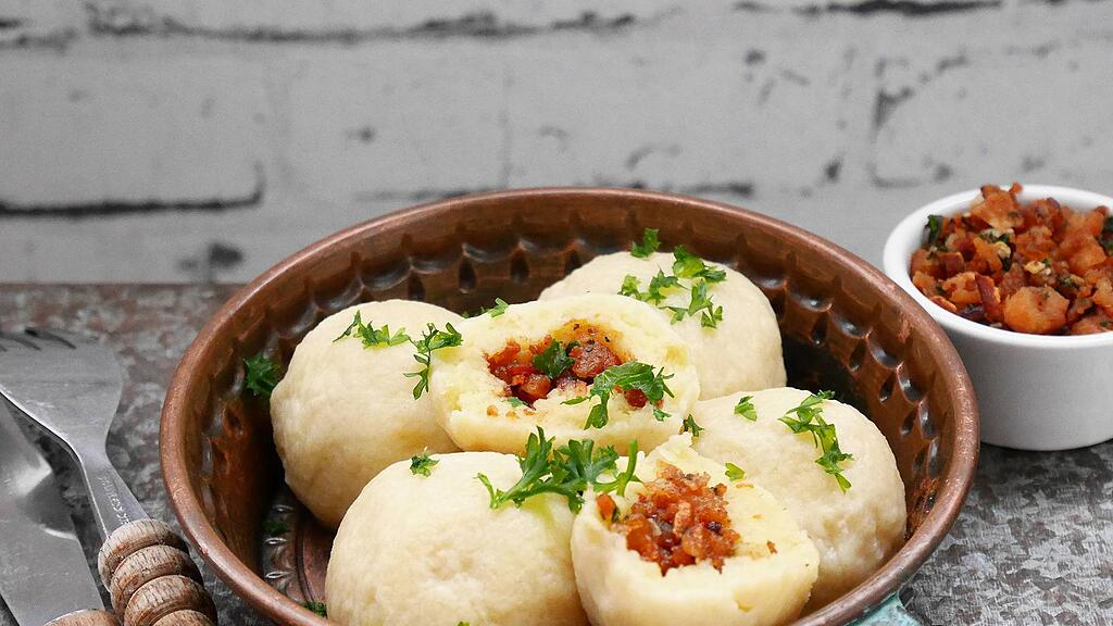 Selbstgemacht schmecken die Grammelknödel noch besser.