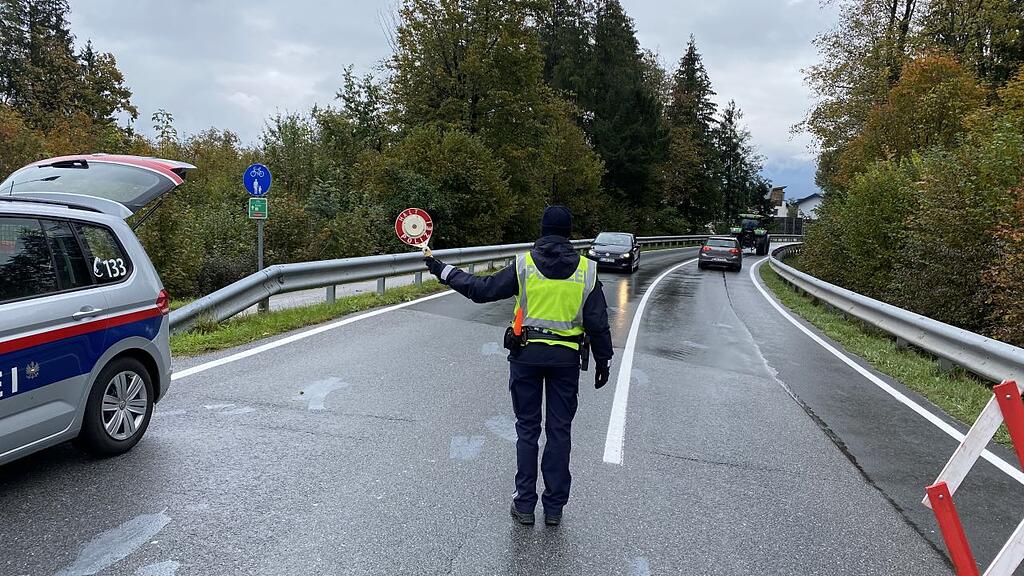 SB: Polizeikontrolle, Quarantäne, Kuchl,