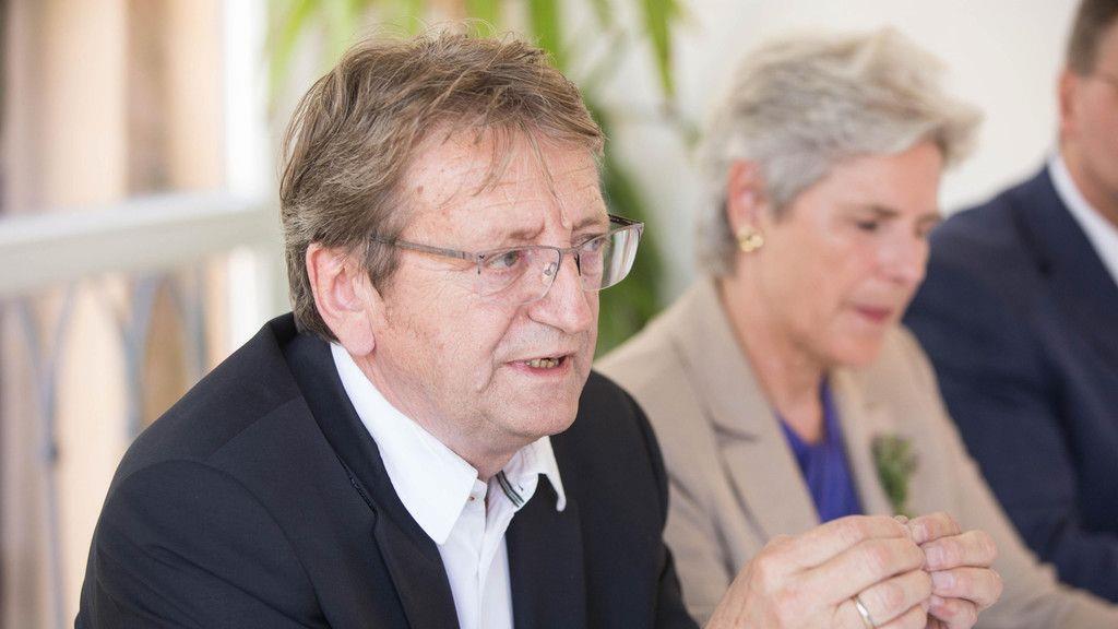 Pressekonferenz mit Karl Schnell