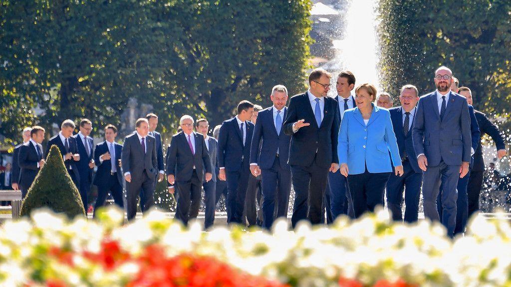 EU-Gipfel: Familienfoto im Mirabellgarten