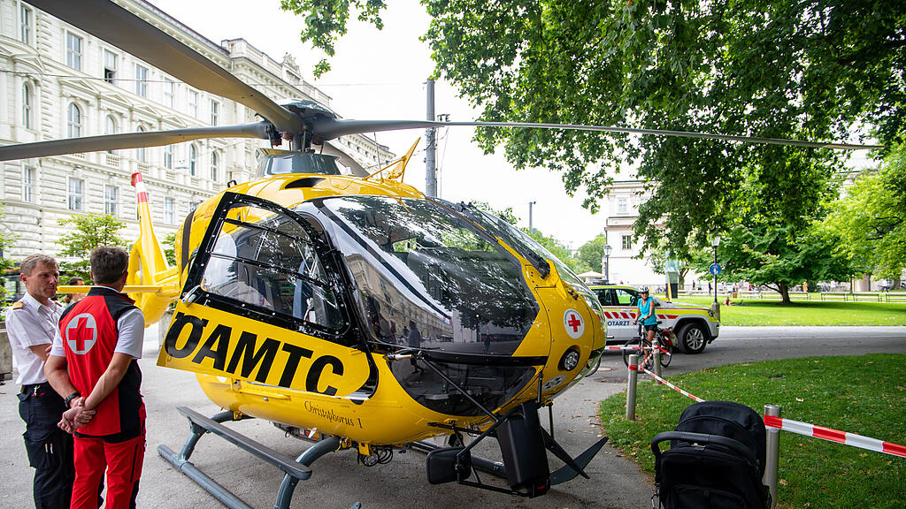 Hubschrauber vor Kongresshaus