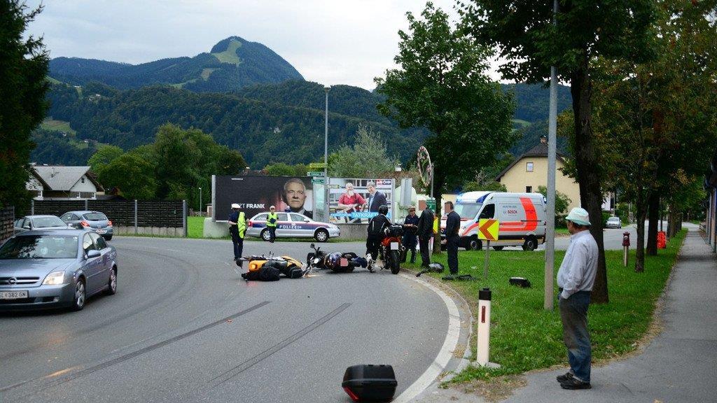 Harley-Fahrer schleudert in Gegenverkehr