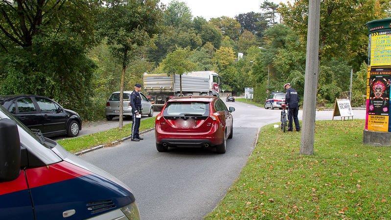Radfahrer von Auto erfasst