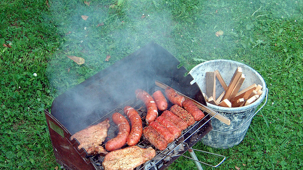 Der Sonnenschein bringt die Lust aufs Grillen mit sich.