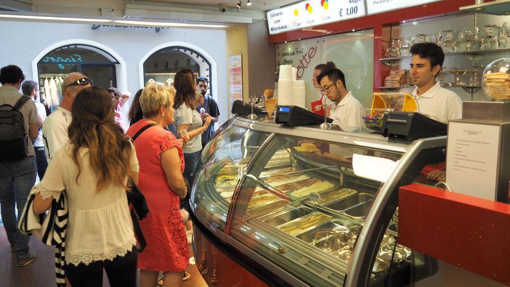 Zu Besuch in der Eisgrotte
