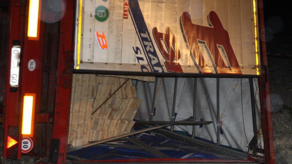 Fridolfing: Lkw umgekippt