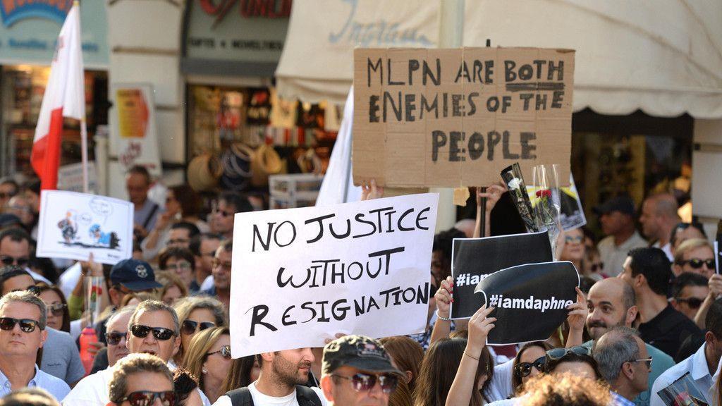 Mega-Demo nach Mord an Journalistin auf Malta