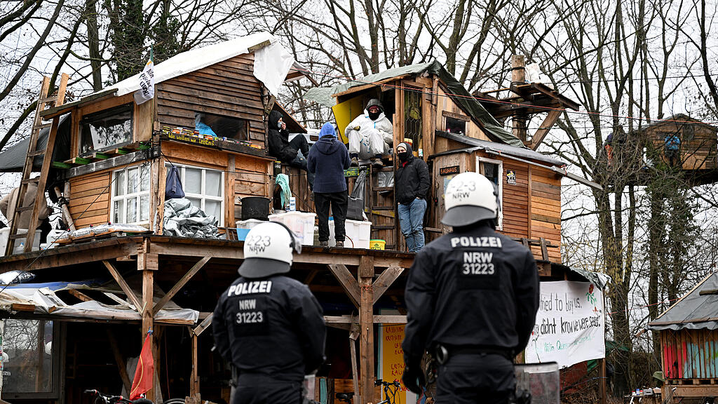 Polizei räumt blockiertes Lützerath