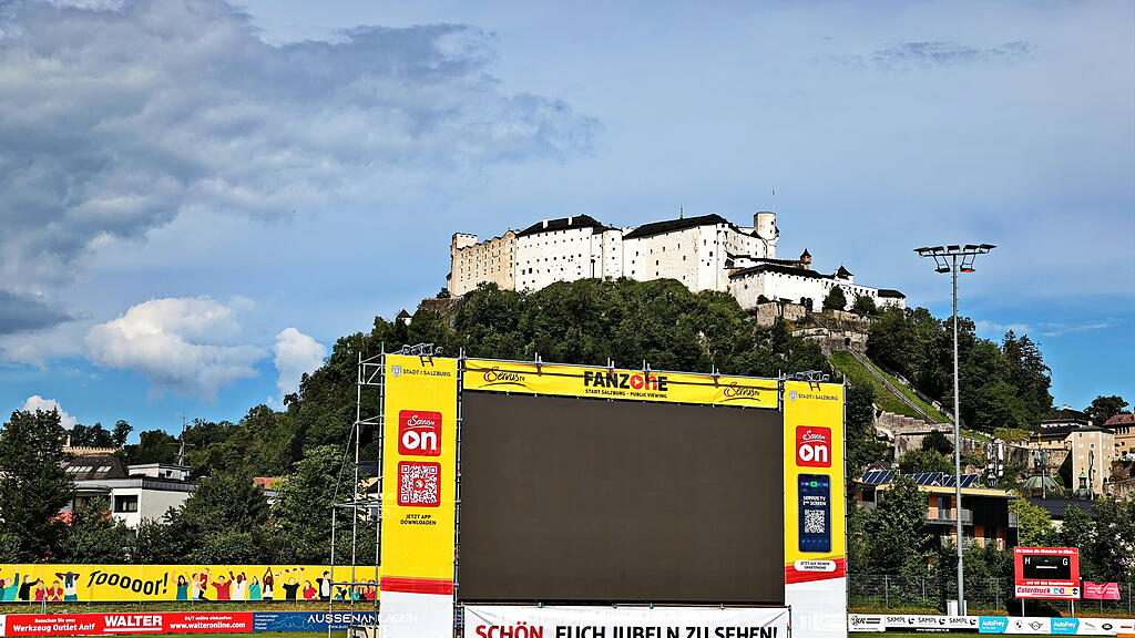 Public Viewing in Salzburg: Aufbau