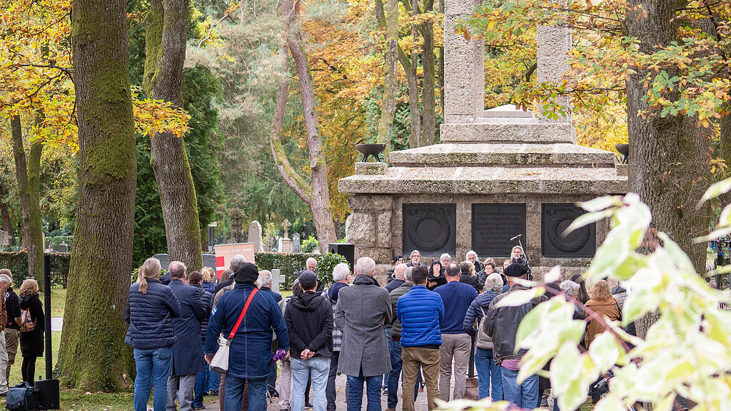 Infopult Kriegerdenkmal Kommunalfriedhof