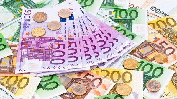 4.000 Euro hat der junge Mann im Voraus überwiesen.