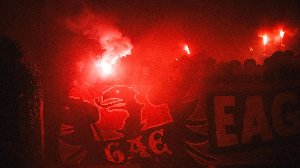 Fanmarsch von Go Ahead Eagles in Salzburg