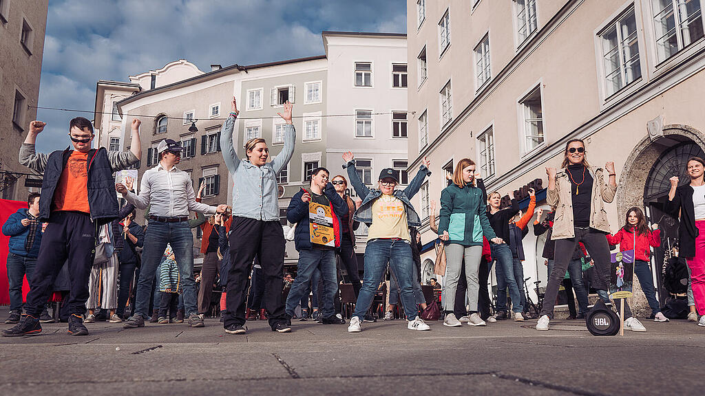 Flashmob-Tanzen am Welt-Down-Syndrom-Tag