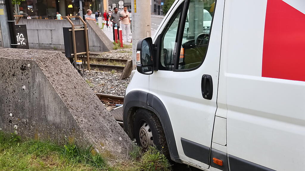 Pkw gegen Lokalbahn Itzling
