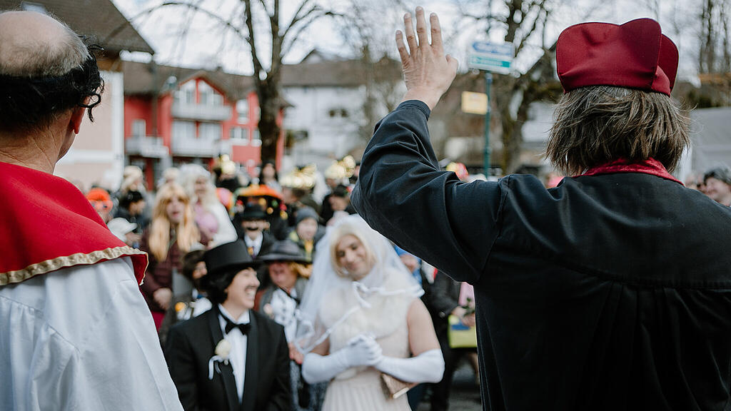 Verkehrte Hochzeit, Kirche