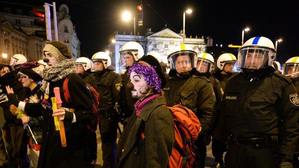Demos gegen Akademikerball