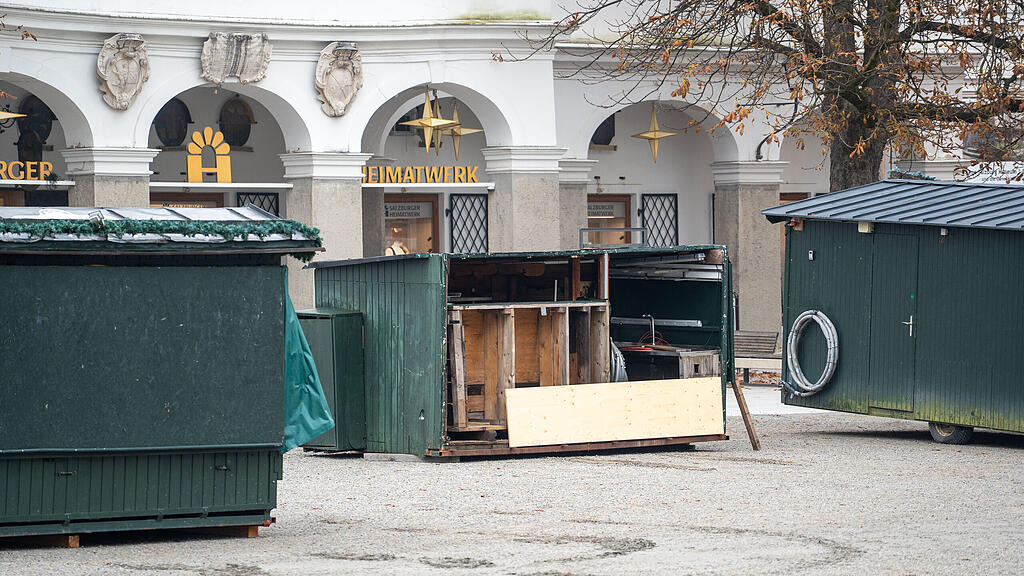 Aufbau Christkindlmarkt