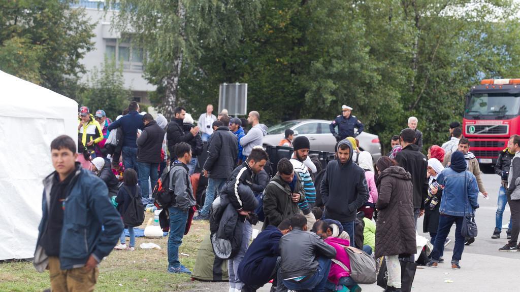 760 Flüchtlinge an der Saalachbrücke