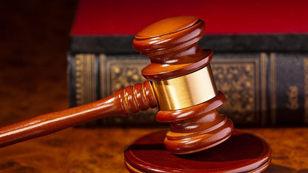 Die vier Schwindler müssen sich nun vor Gericht verantworten.